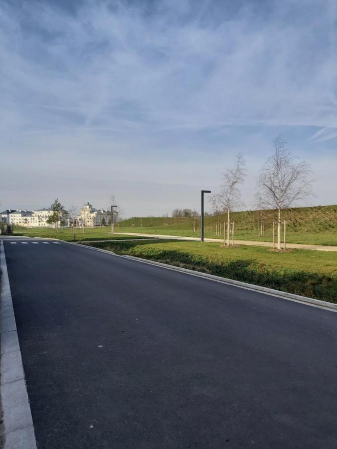 3 Room Flat In Parklane - 1,5Km Disney سيري المظهر الخارجي الصورة